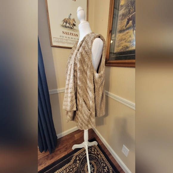 G by Giuliani - 2XL - Faux Fur Vest - Picture 2 of 9